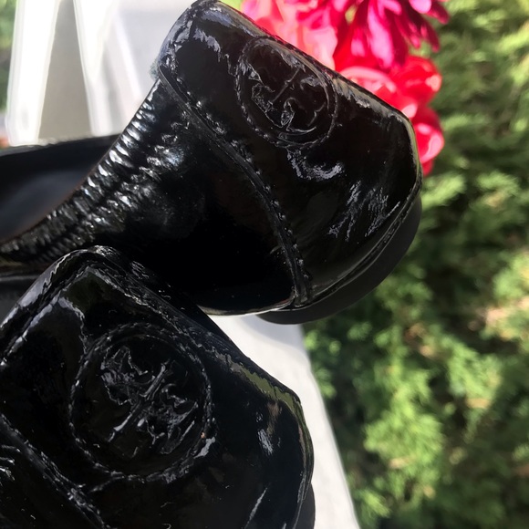 Women's Tory Burch Eddie Flat in Black Patent - Picture 6 of 8